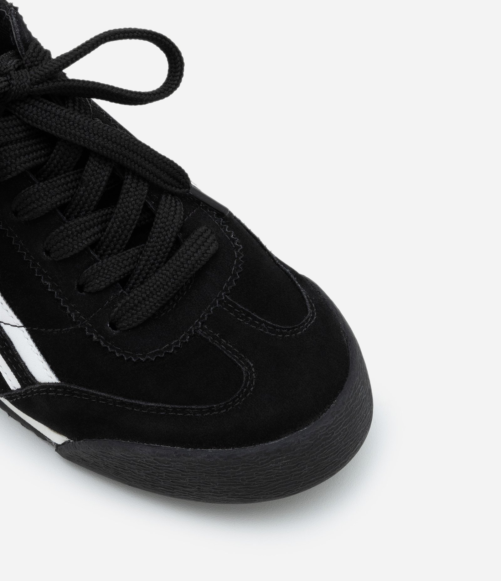 Tênis em Pu com Sola Diferenciada e Detalhe Lateral 5