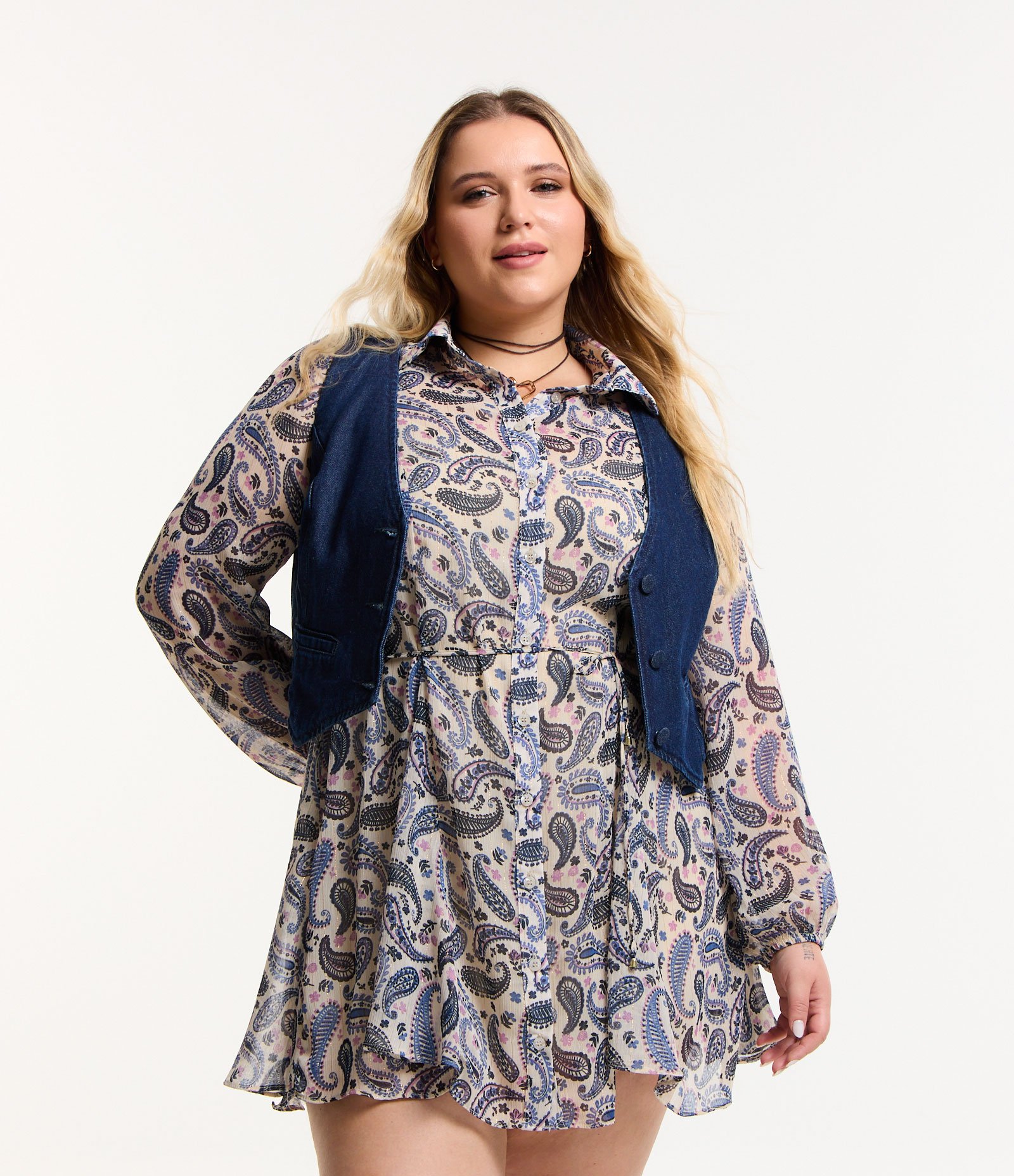 Vestido Curto em Chiffon Paisley com Amarração na Cintura Curve & Plus Size Bege/Azul 1