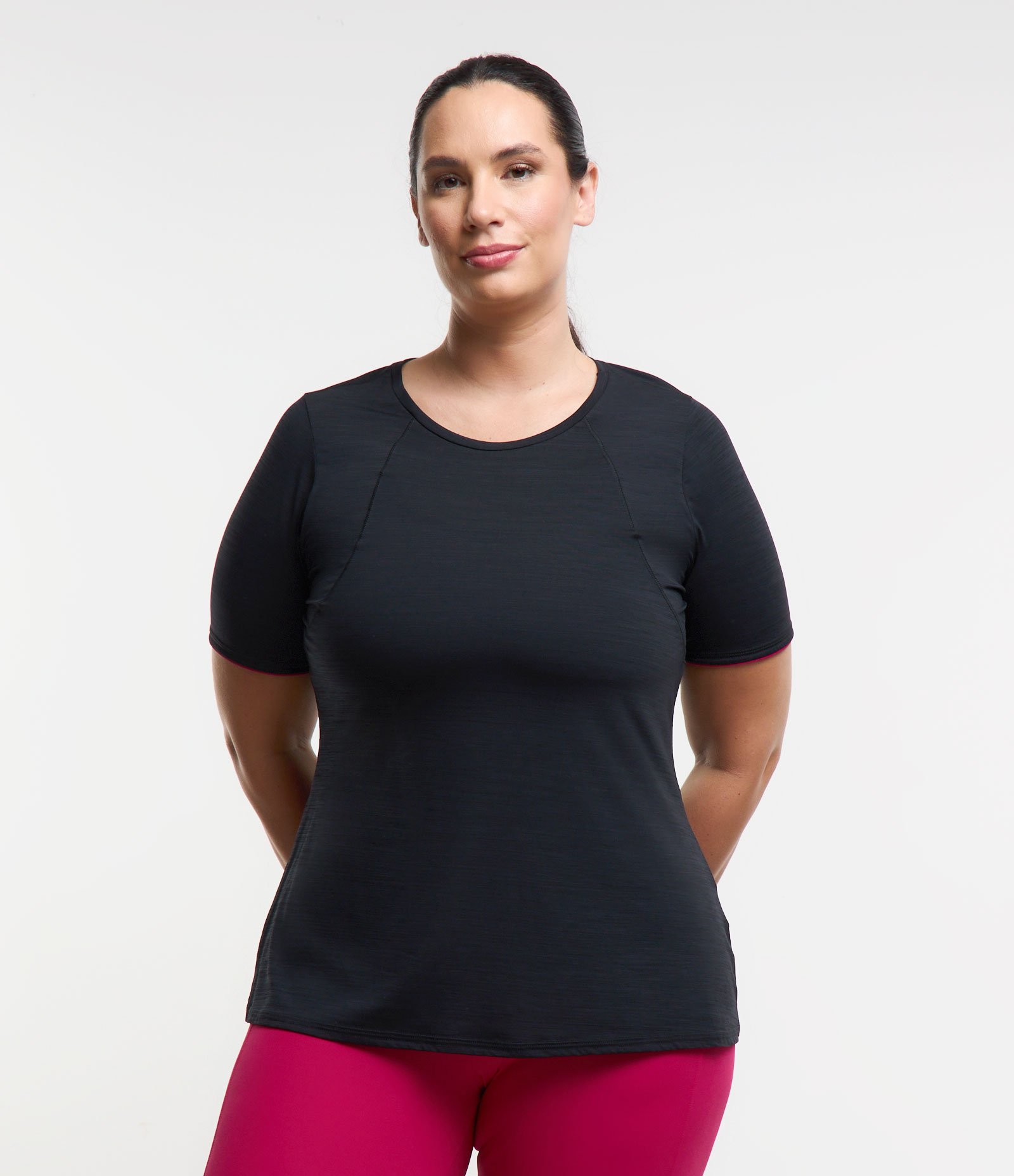 Camiseta Alongada Esportiva em Microfibra Tecnológica com Detalhe Contrastante Curve & Plus Size Preto 1