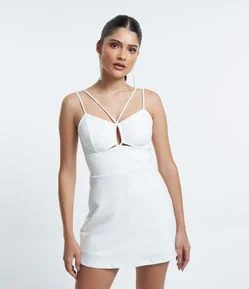 Macacão Short Saia Curto em Crepe com Decote Diferenciado