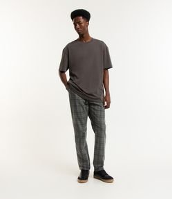 Calça Cargo em Sarja com Estampa Xadrez e Amarração na Cintura