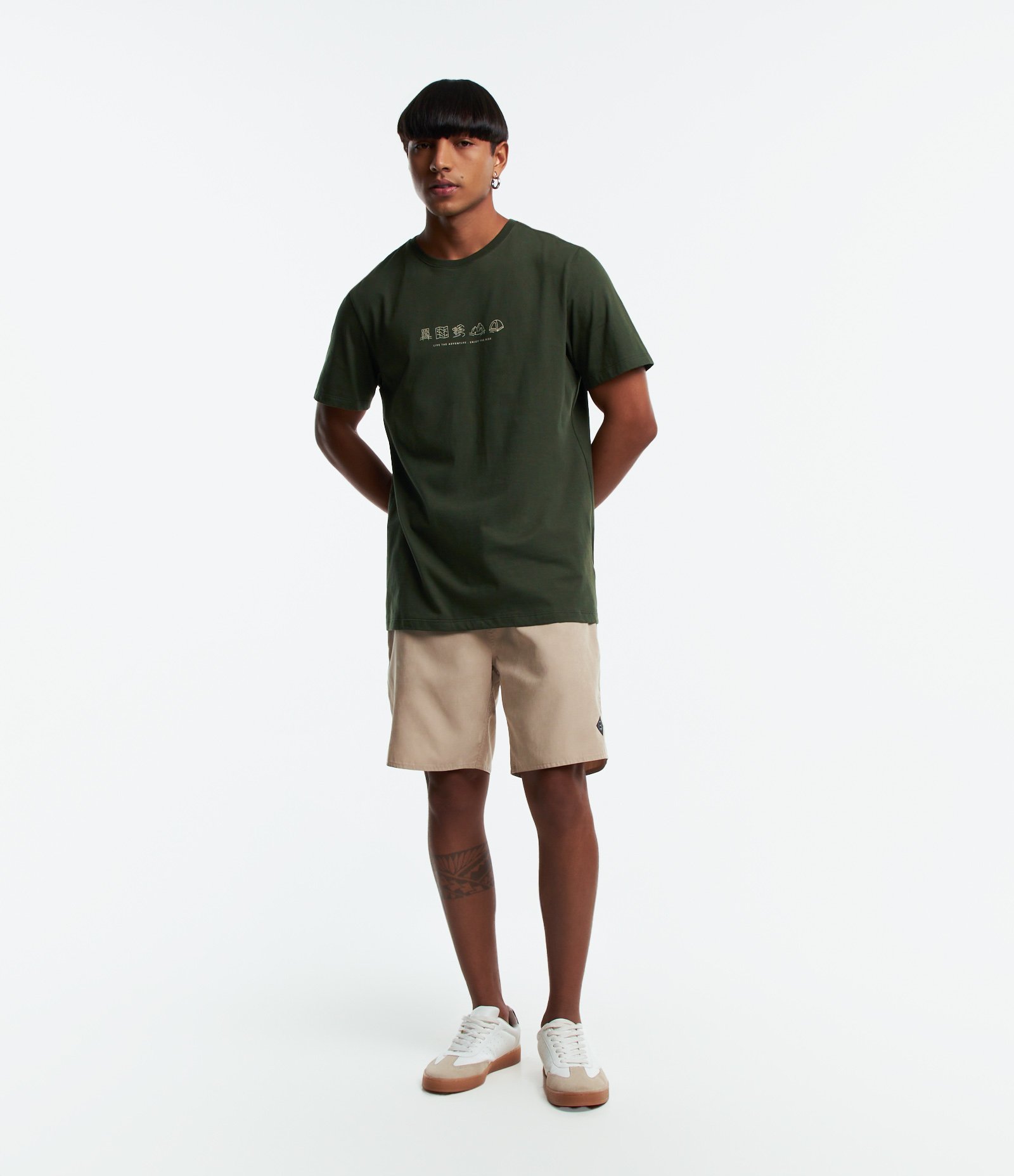 Camiseta Comfort em Algodão com Estampa Minimalista Verde 2