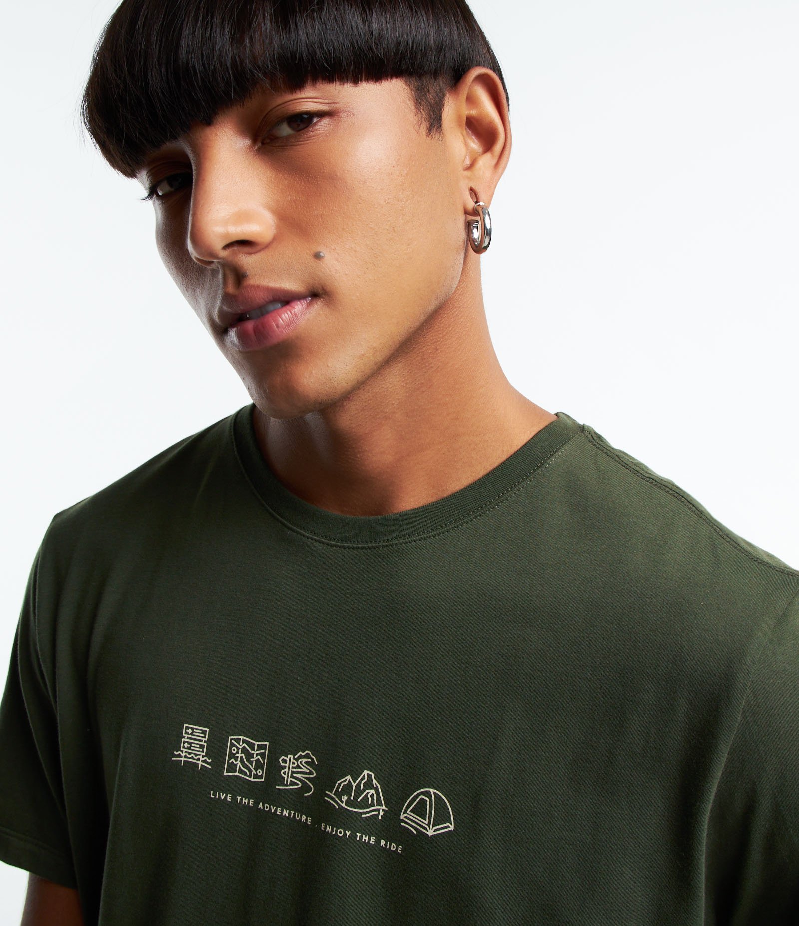 Camiseta Comfort em Algodão com Estampa Minimalista Verde 4