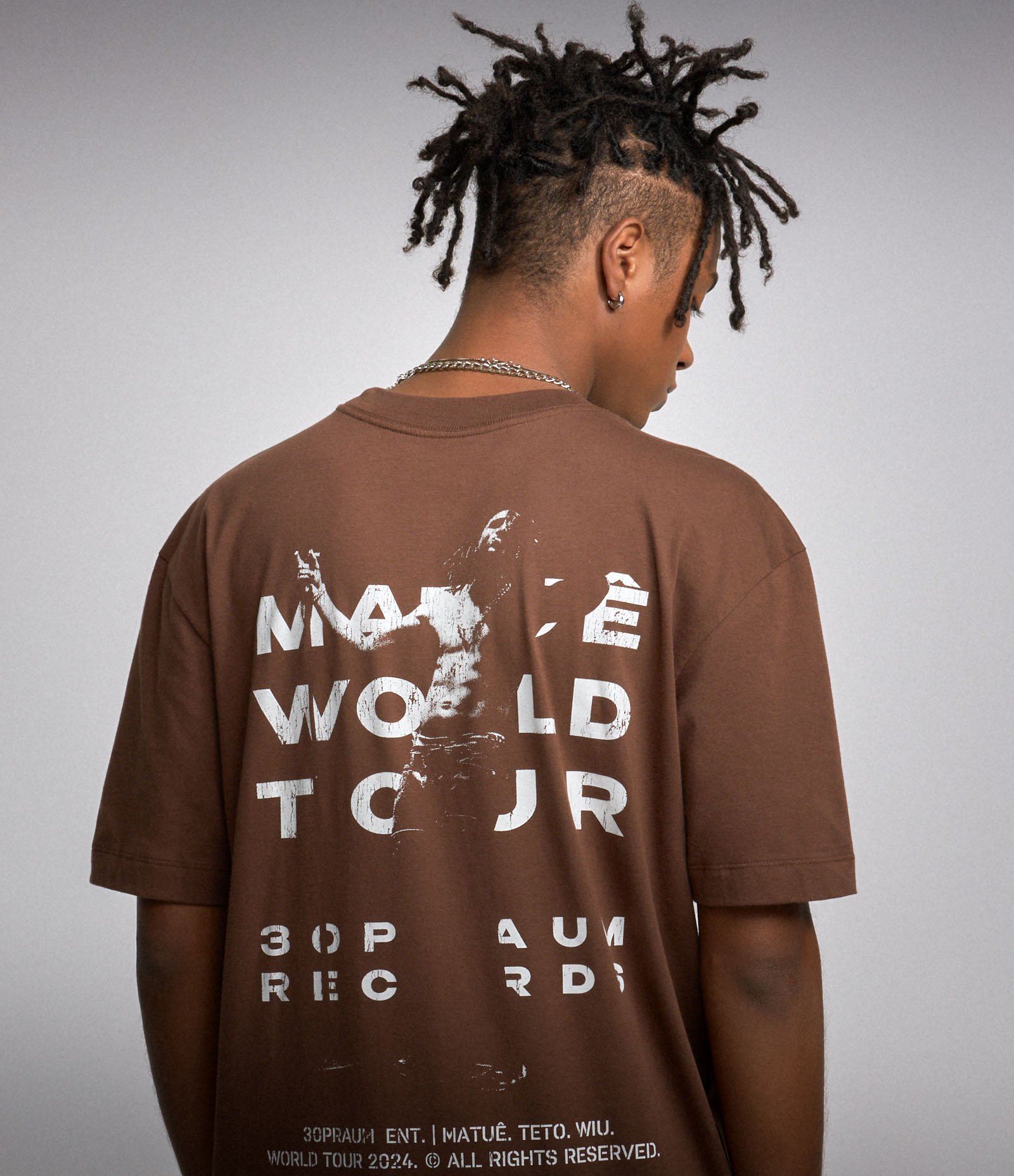 Camiseta Relaxed em Algodão e Estampa Matuê Frente e Costas Marrom 3