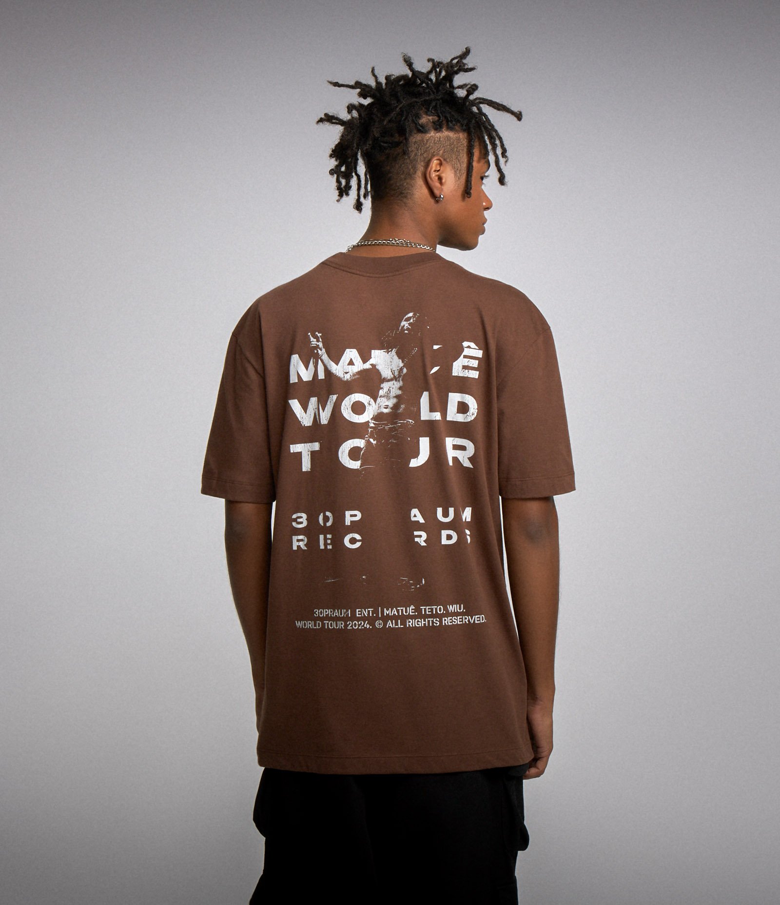 Camiseta Relaxed em Algodão e Estampa Matuê Frente e Costas Marrom 5