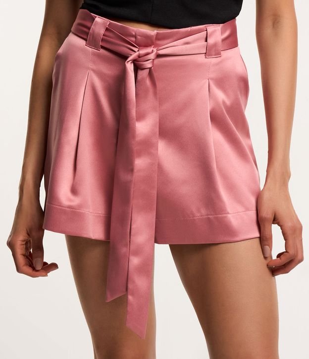 Short Curto em Cetim com Amarração e Pregas