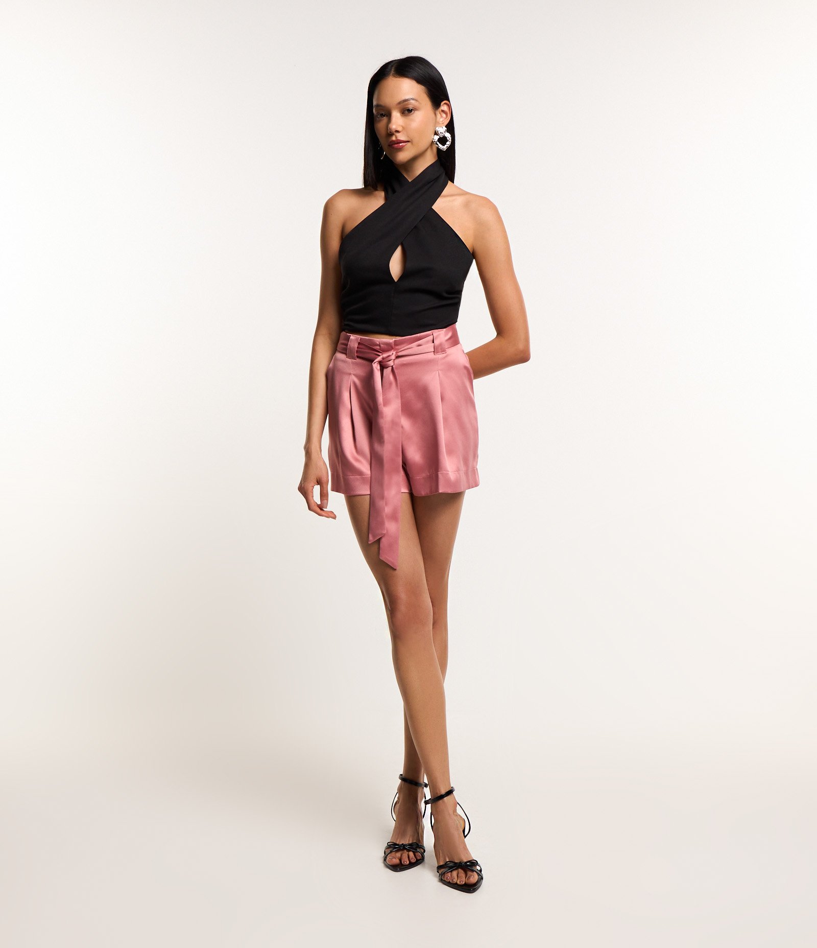 Short Curto em Cetim com Amarração e Pregas Rosa 1