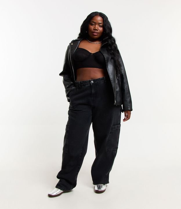 Calça Reta em Jeans Desbotado com Bolsos Cargo Curve & Plus Size