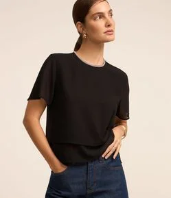 Blusa em Crepe com Brilho na Gola Redonda