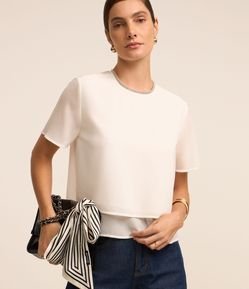 Blusa em Crepe com Brilho na Gola Redonda