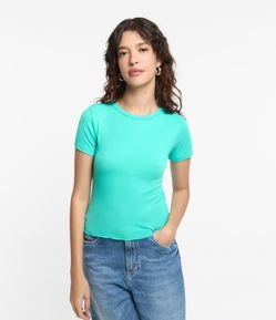 Blusa Básica Texturizada em Viscose com Acabamento Frufru