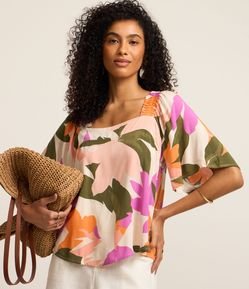 Blusa em Viscose com Manga Godê e Folhagens Estampadas