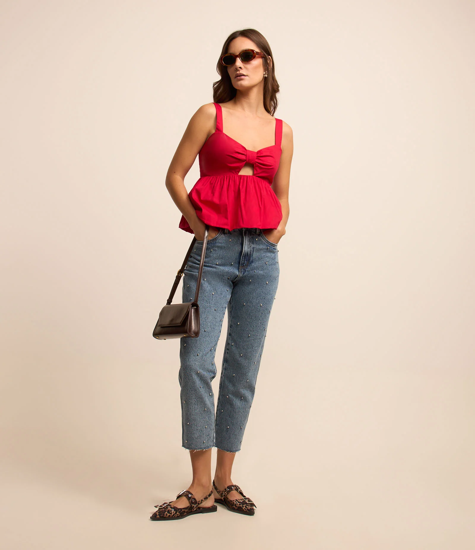 Blusa sem Manga em Tricoline com Recorte Vazado e Fechamento em Zíper Vermelho 2