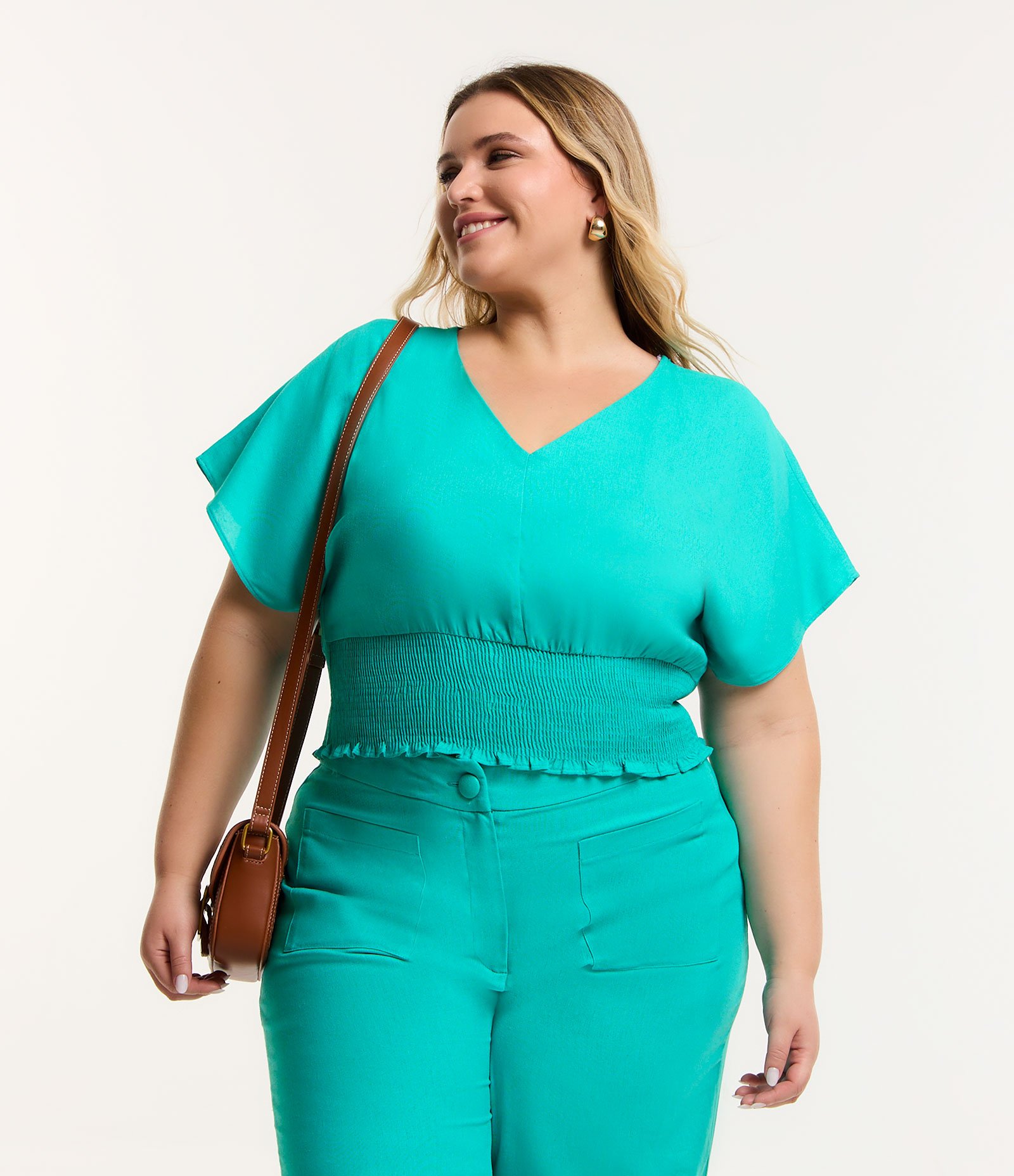 Blusa Cropped em Viscose e Linho com Decote V e Lastex Curve & Plus Size Verde Turquesa 1