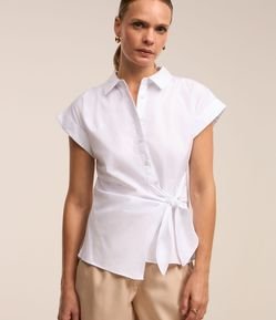 Camisa em Tricoline com Abotoamento e Amarração Lateral