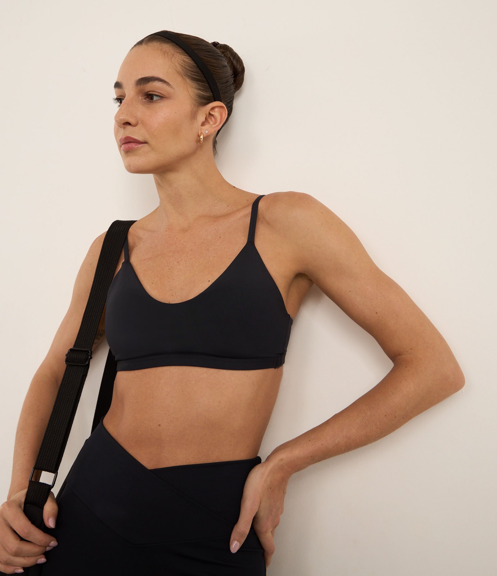 Top Esportivo em Poliamida com Bojo Preto 2