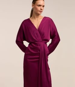 Vestido Midi em Cetim com Decote V e Detalhe de Pregas