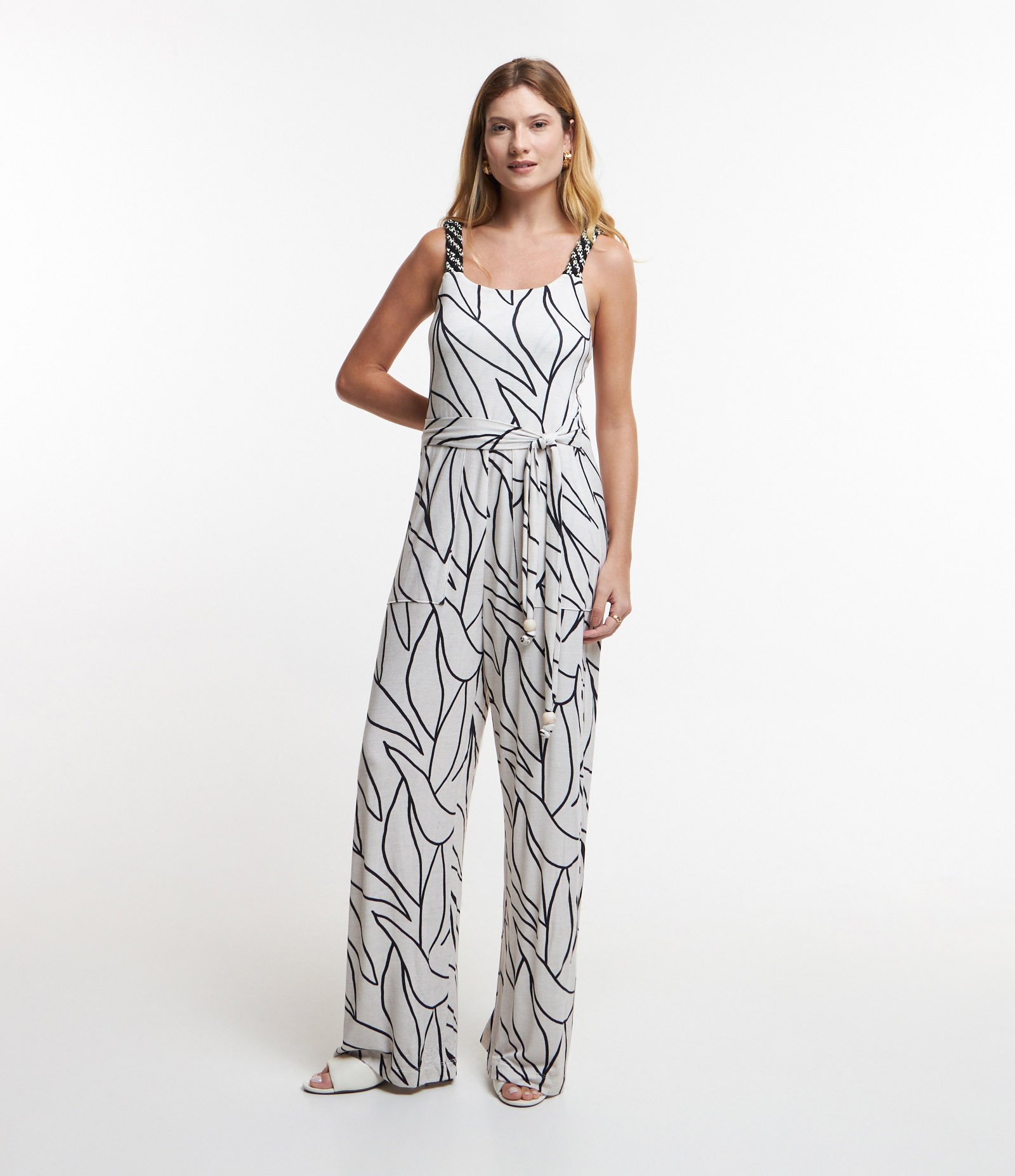 Macacão em Viscose com Alça Texturizada e Amarração na Cintura Off White/ Preto 1