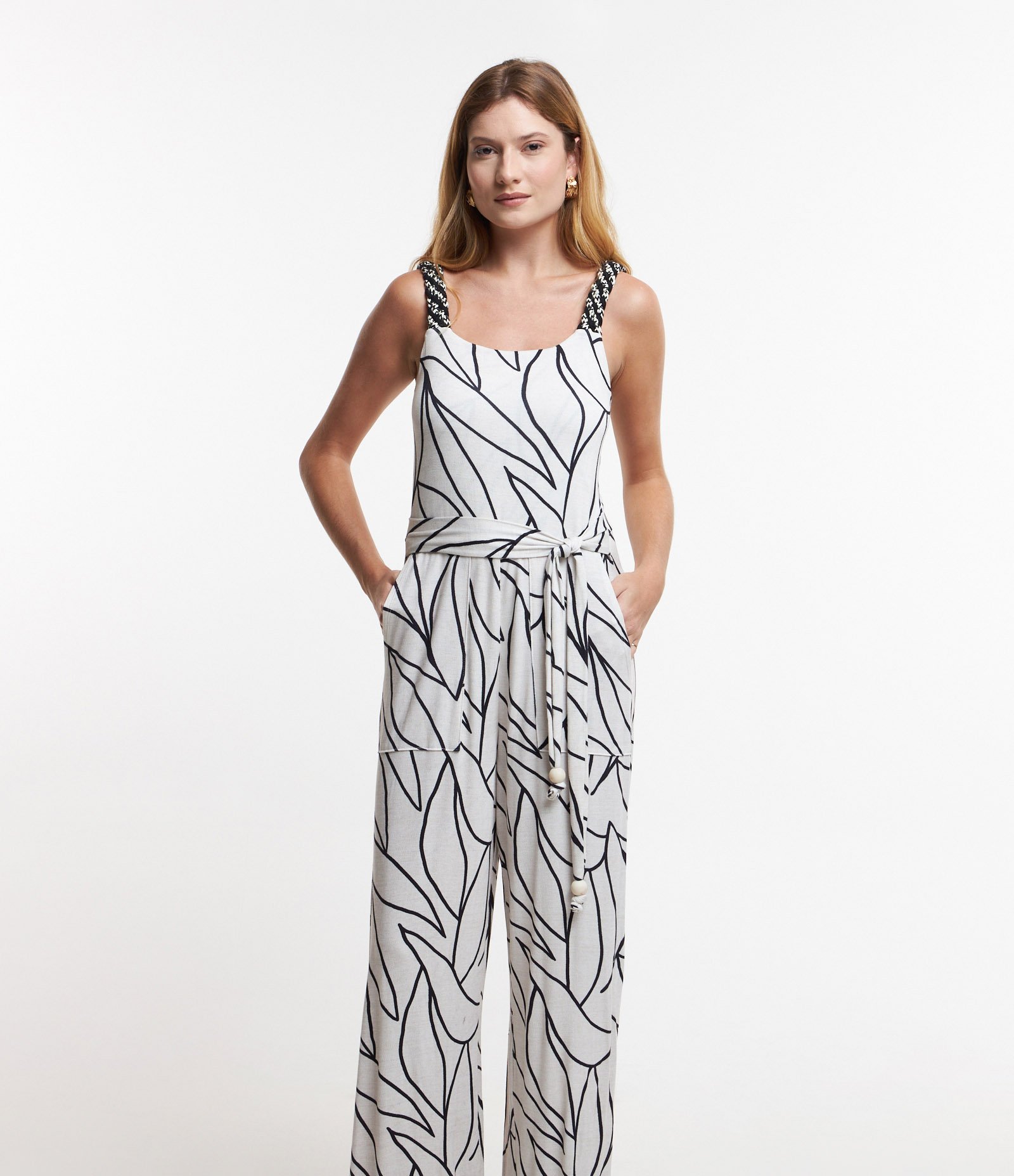 Macacão em Viscose com Alça Texturizada e Amarração na Cintura Off White/ Preto 2