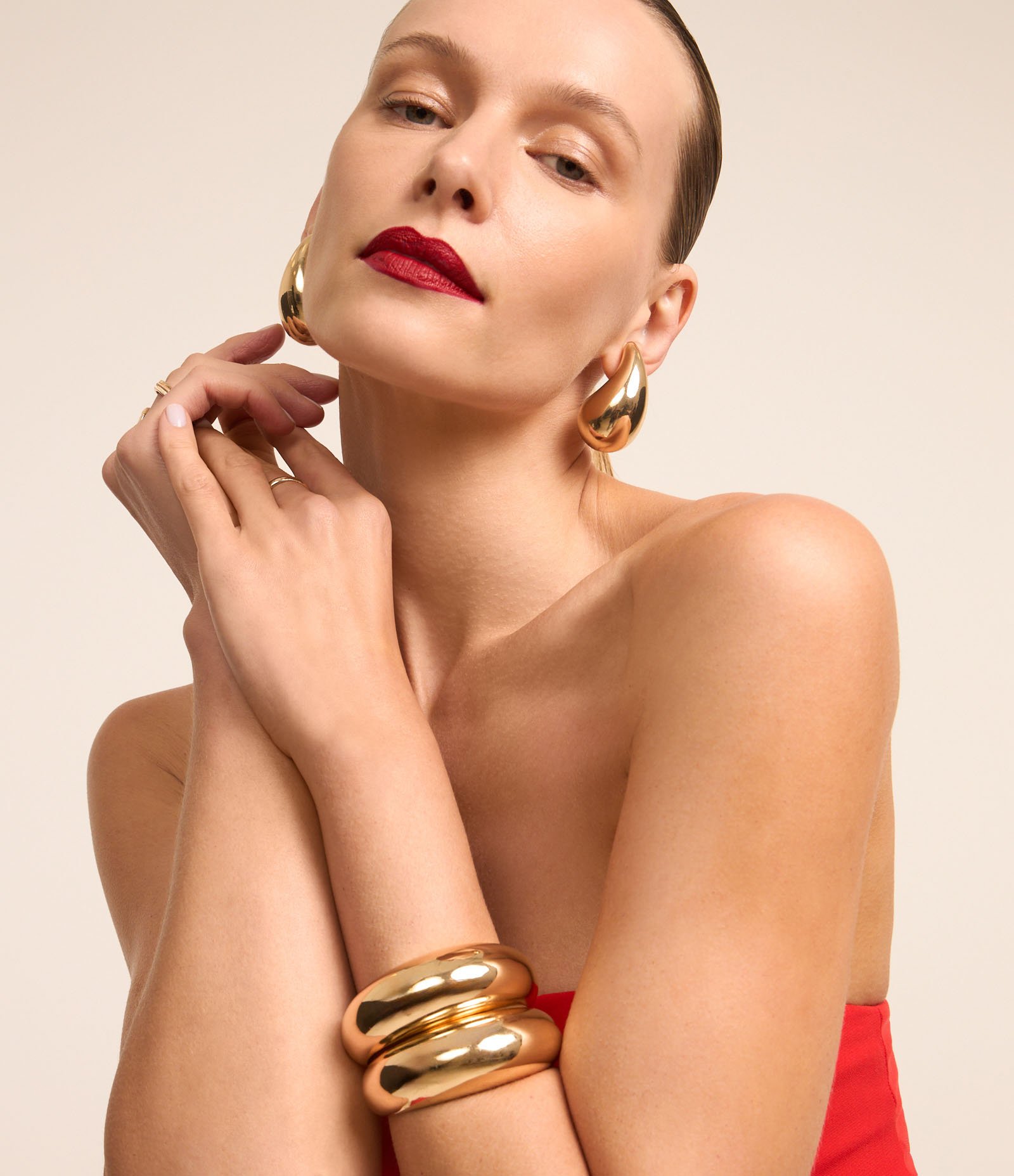 Macacão Tomara que Caia em Crepe com Cinto Fivela Vermelho 5