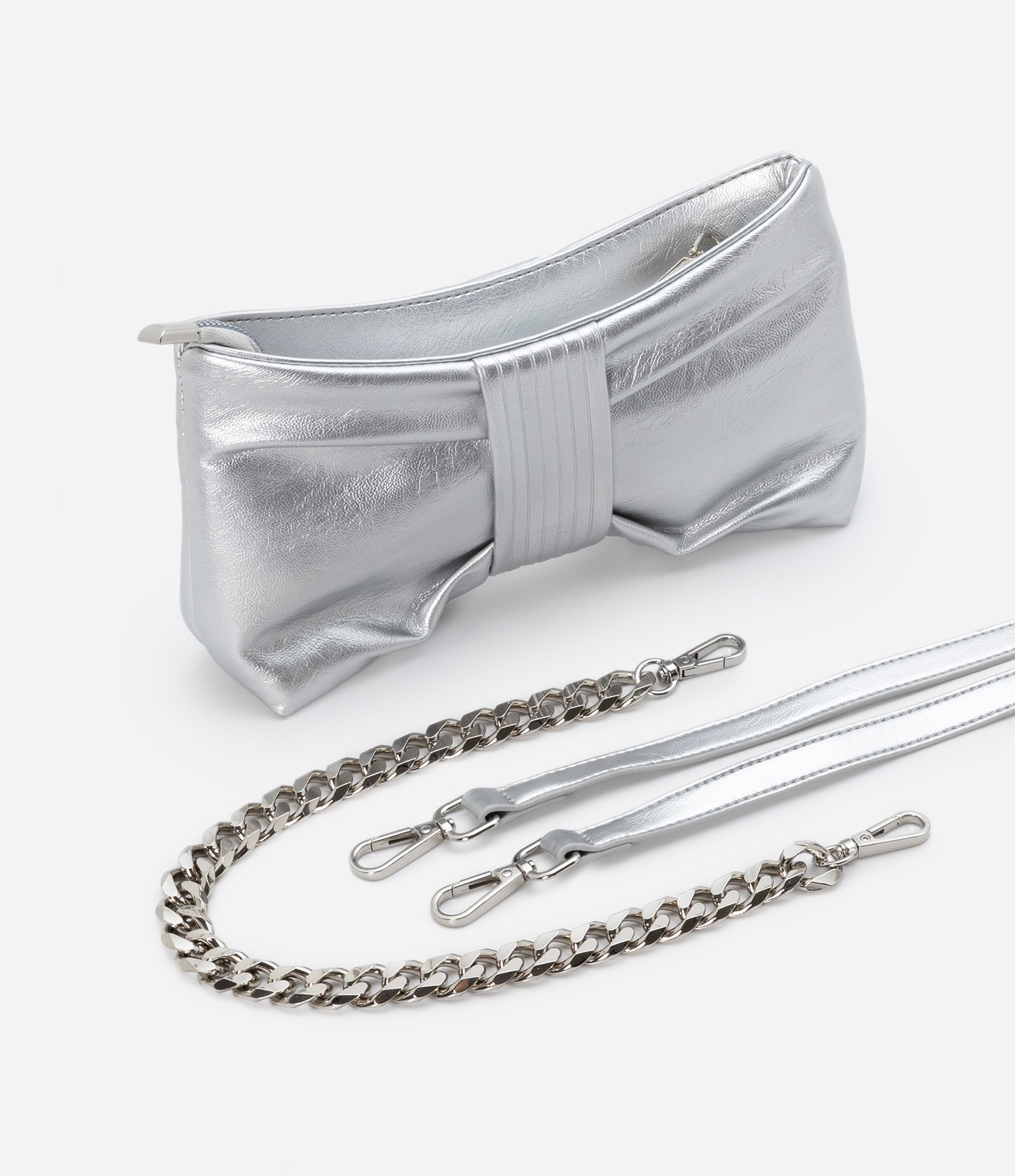 Bolsa Pequena com Formato de Laço e Alça de Corrente Prata 7