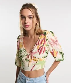 Blusa Cropped em Viscose com Manga 3/4 e Amarração no Busto