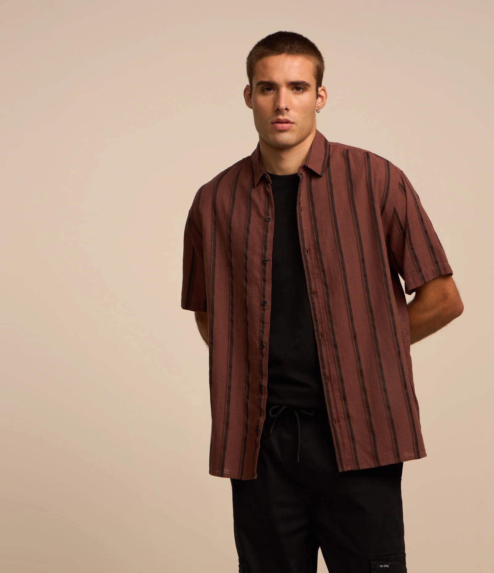 Camisa Relaxed com Textura de Tela e Listras Verticais com Cânhamo Marrom 1