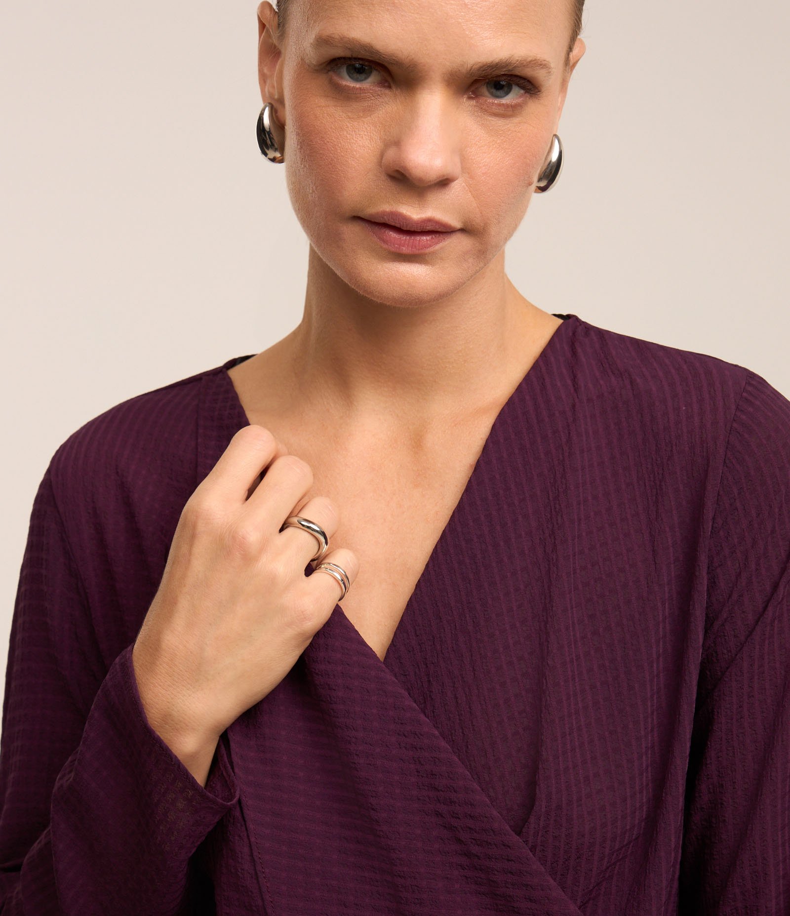 Blusa em Chiffon com Transpasse Frontal e Sobreposição com Ponta Roxo 4