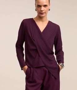 Blusa em Chiffon com Transpasse Frontal e Sobreposição com Ponta