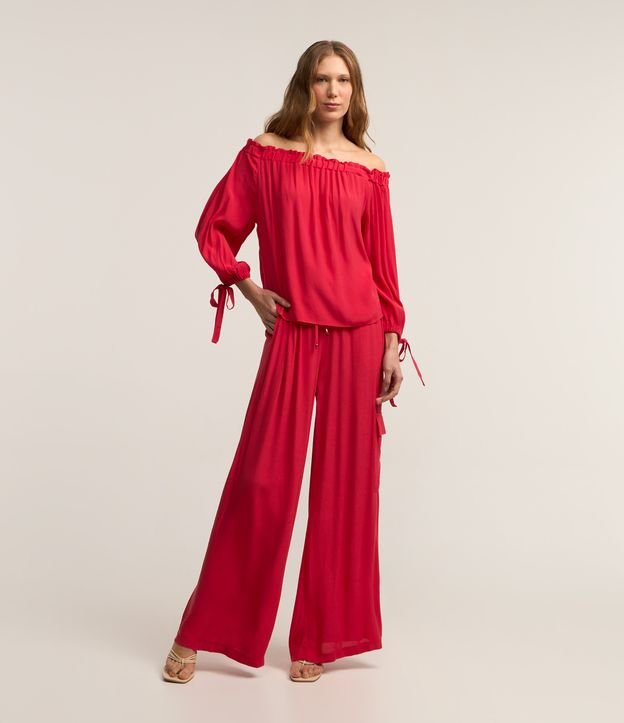 Calça Fluida em Viscose com Bolso Cargo Lateral