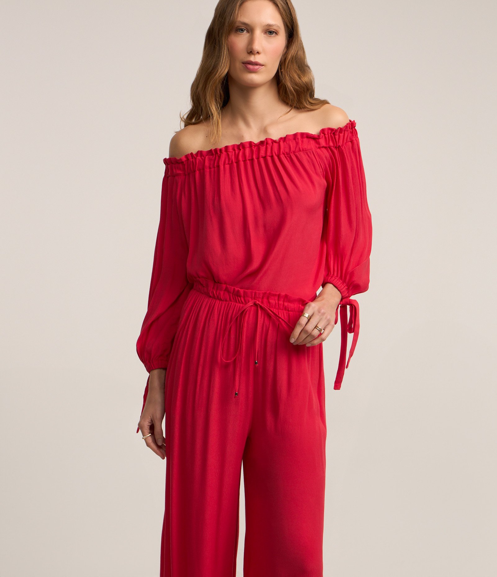 Calça Fluida em Viscose com Bolso Cargo Lateral Vermelho Coral 4