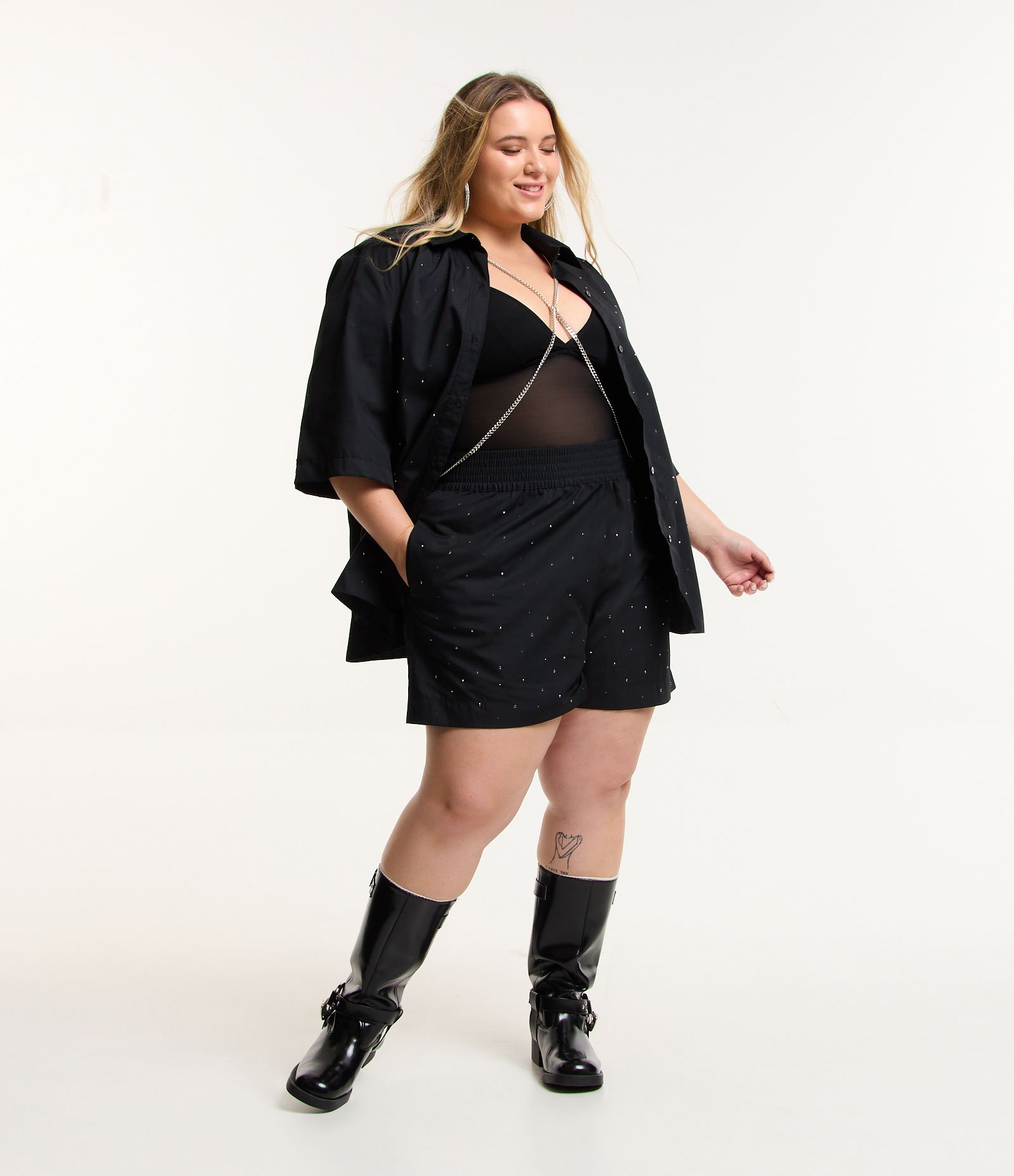 Short em Tricoline com Brilhos Curve & Plus Size Preto 1