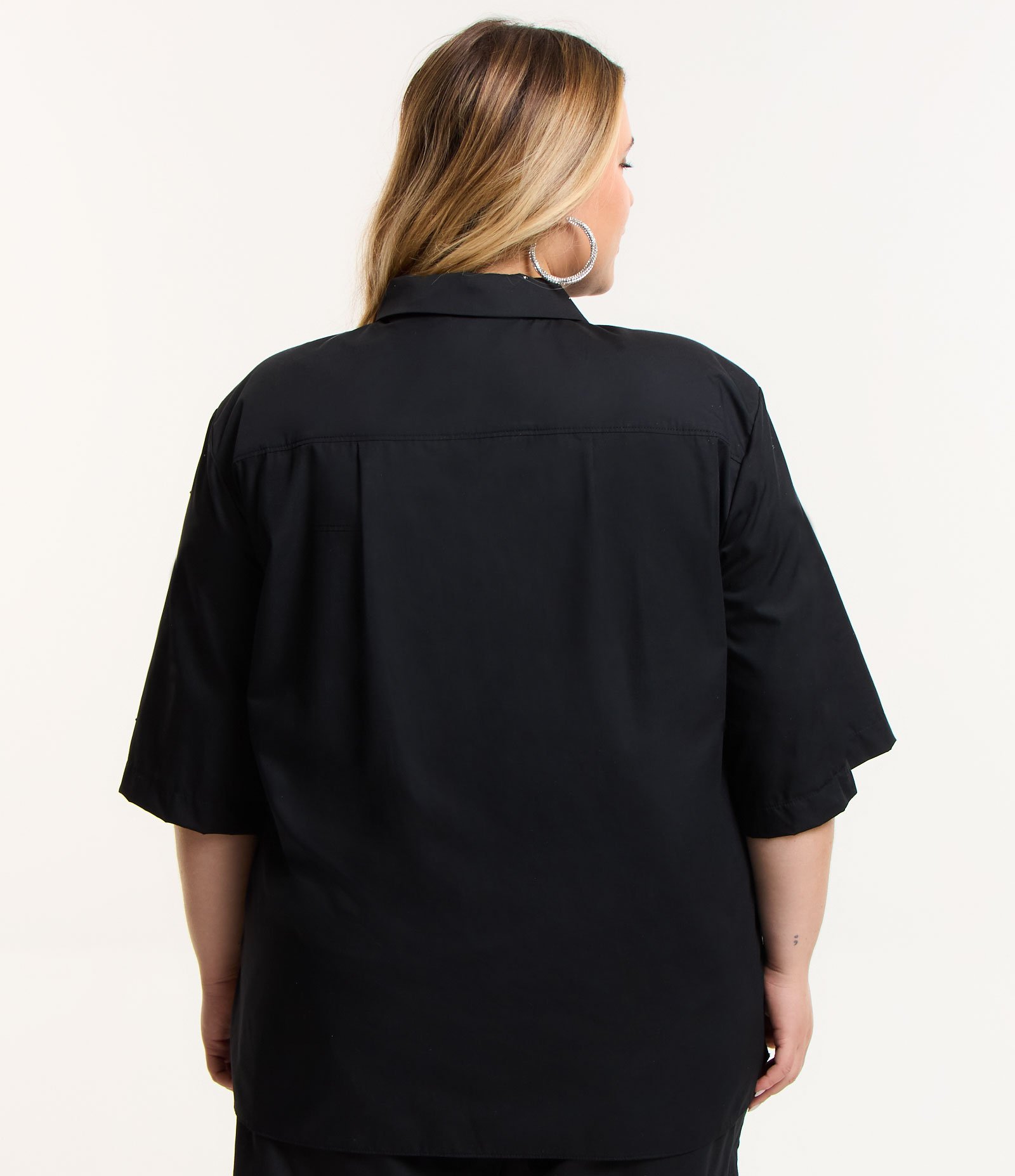 Camisa em Tricoline com Aplicação de Brilhos Curve & Plus Size Preto 3