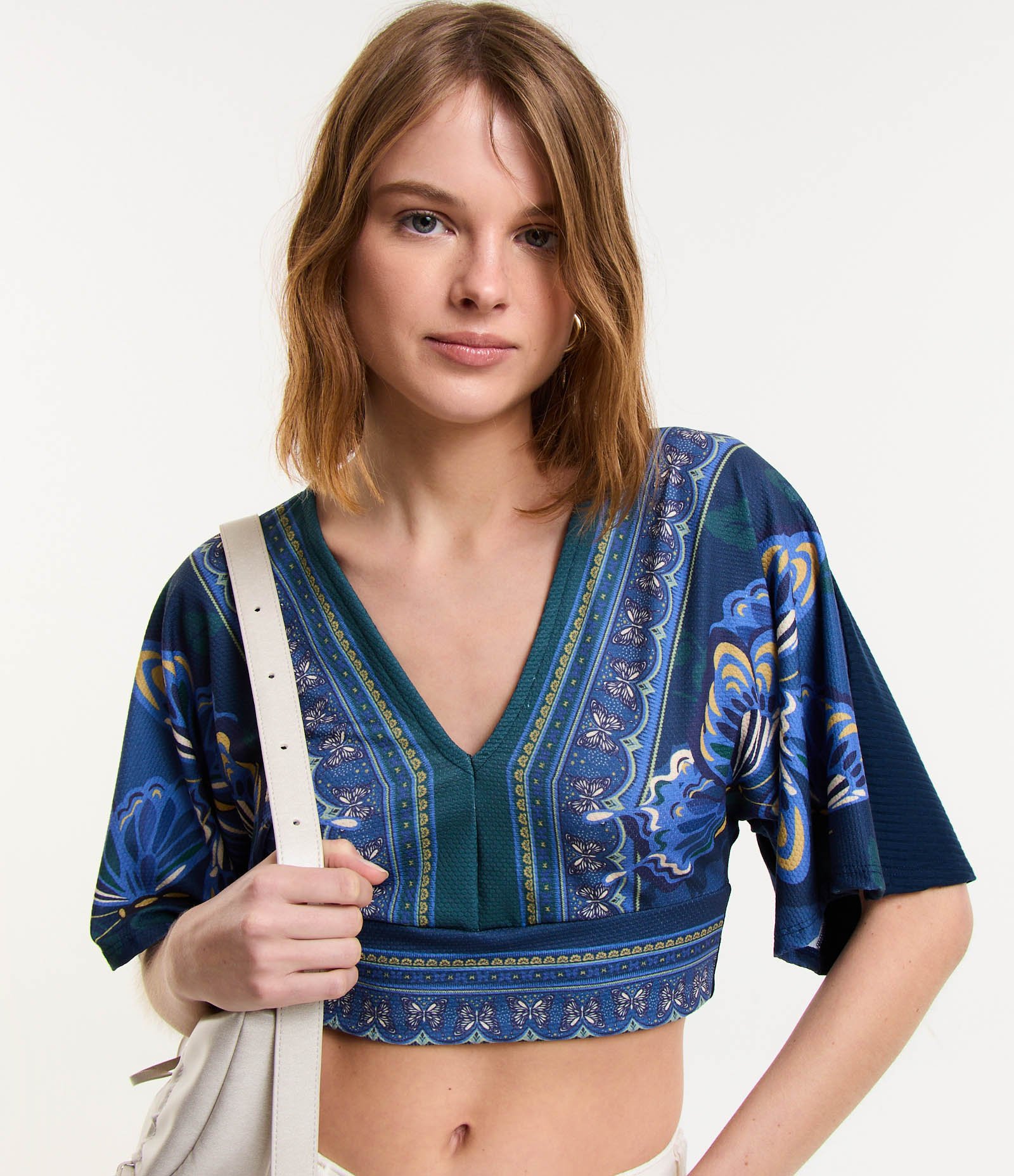 Blusa Cropped Kimono com Estampa de Borboletas Azul 1