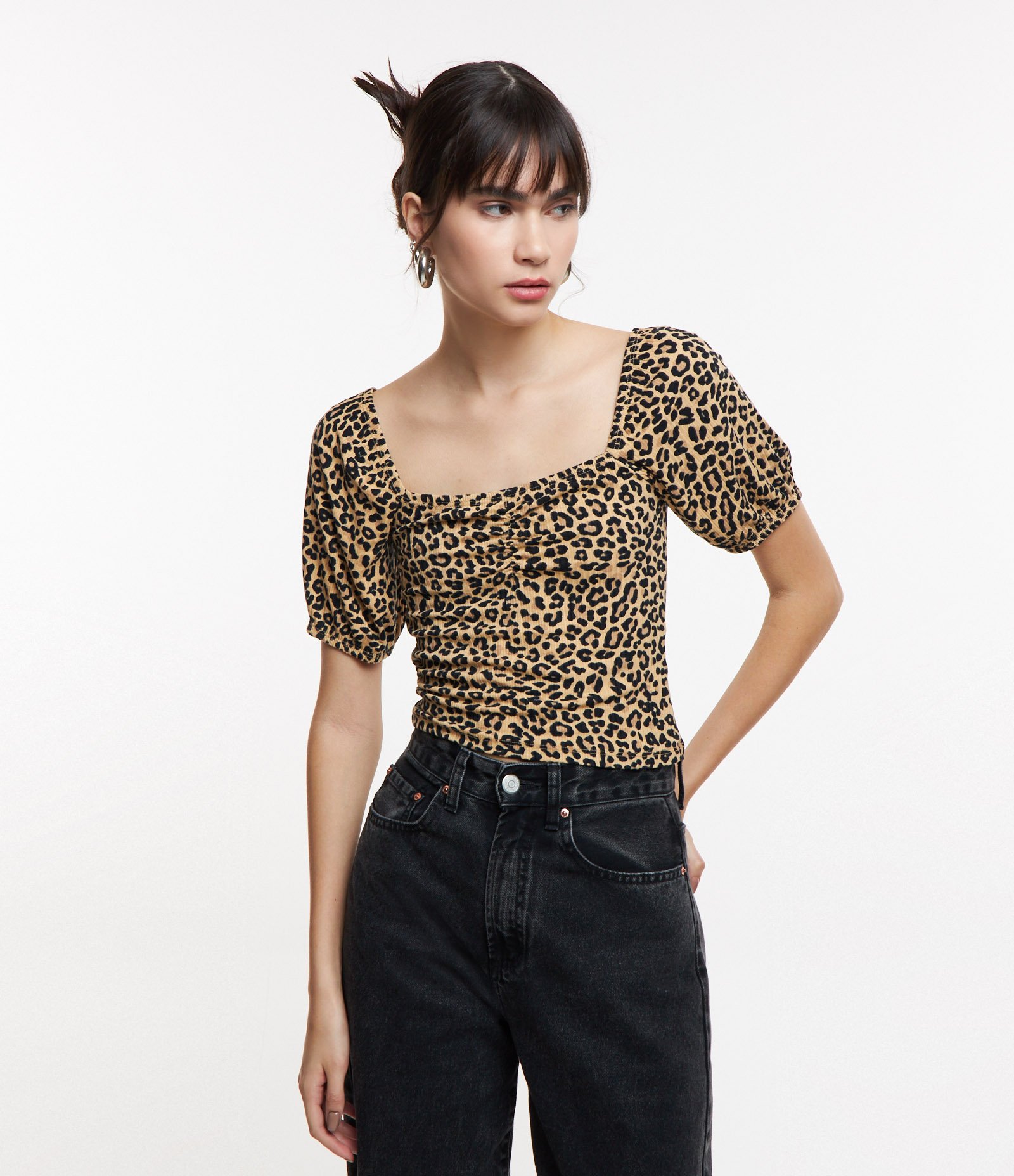 Blusa em Ribana com Manga Bufante e Estampa Animal Print Marrom 1