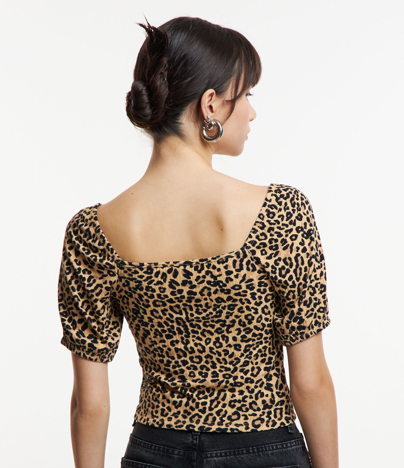 Blusa em Ribana com Manga Bufante e Estampa Animal Print Marrom 3