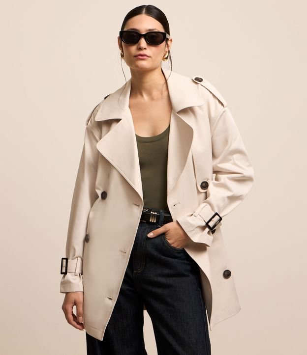 Trench Coat Curto em Gabardine com Abotoamento e Cinto