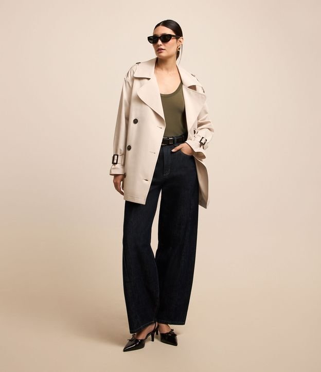 Trench Coat Curto em Gabardine com Abotoamento e Cinto