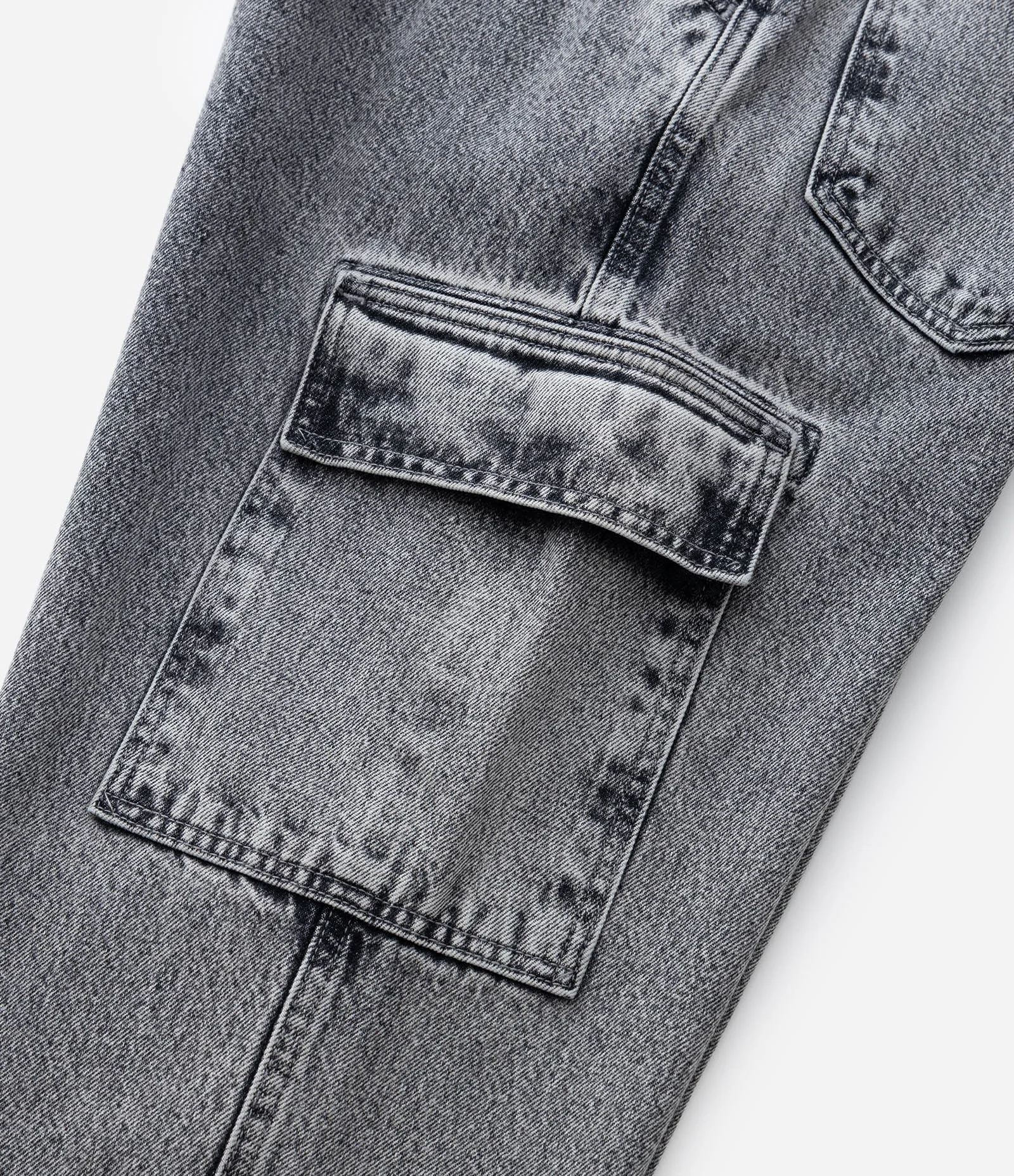 Calça Jeans Baggy com Bolsos Cargo Cinza 11