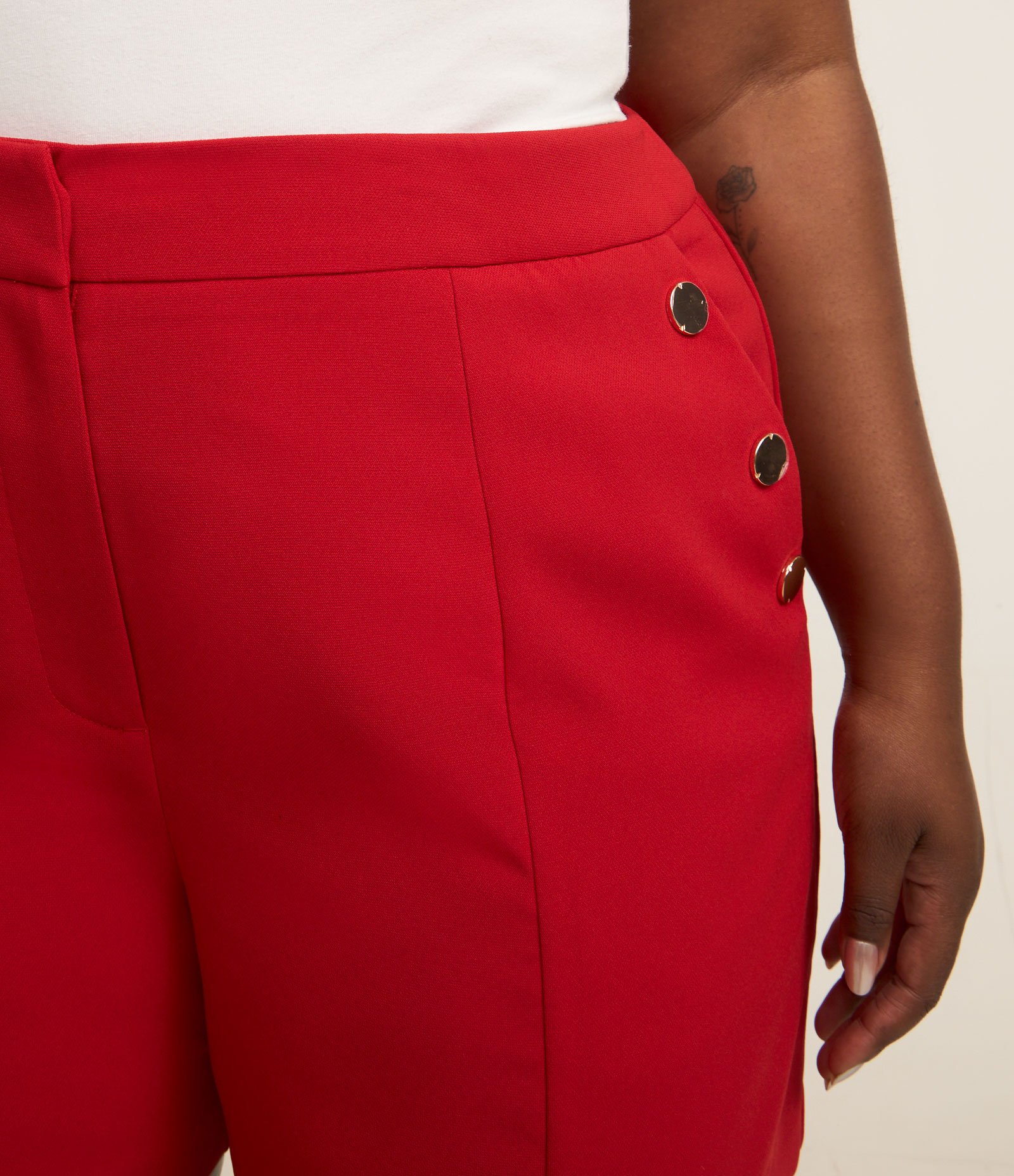 Bermuda em Crepe com Detalhe de Botões nos Bolsos Curve & Plus Size Vermelho 4