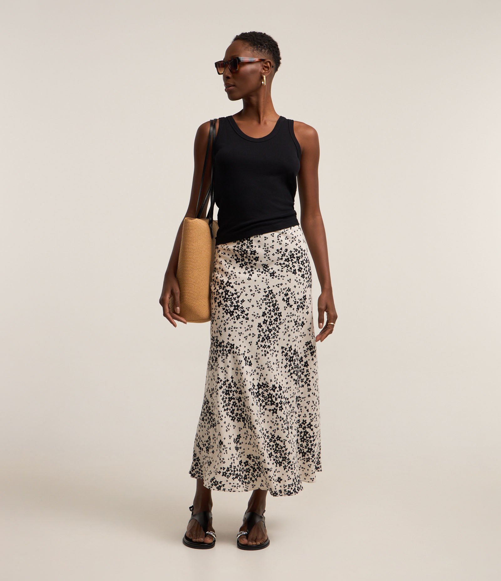 Saia Midi em Viscolinho com Estampa Floral Branco/ Preto 1