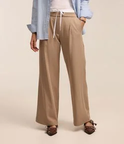 Calça Reta Alfaiataria com Detalhe de Cetim no Cós