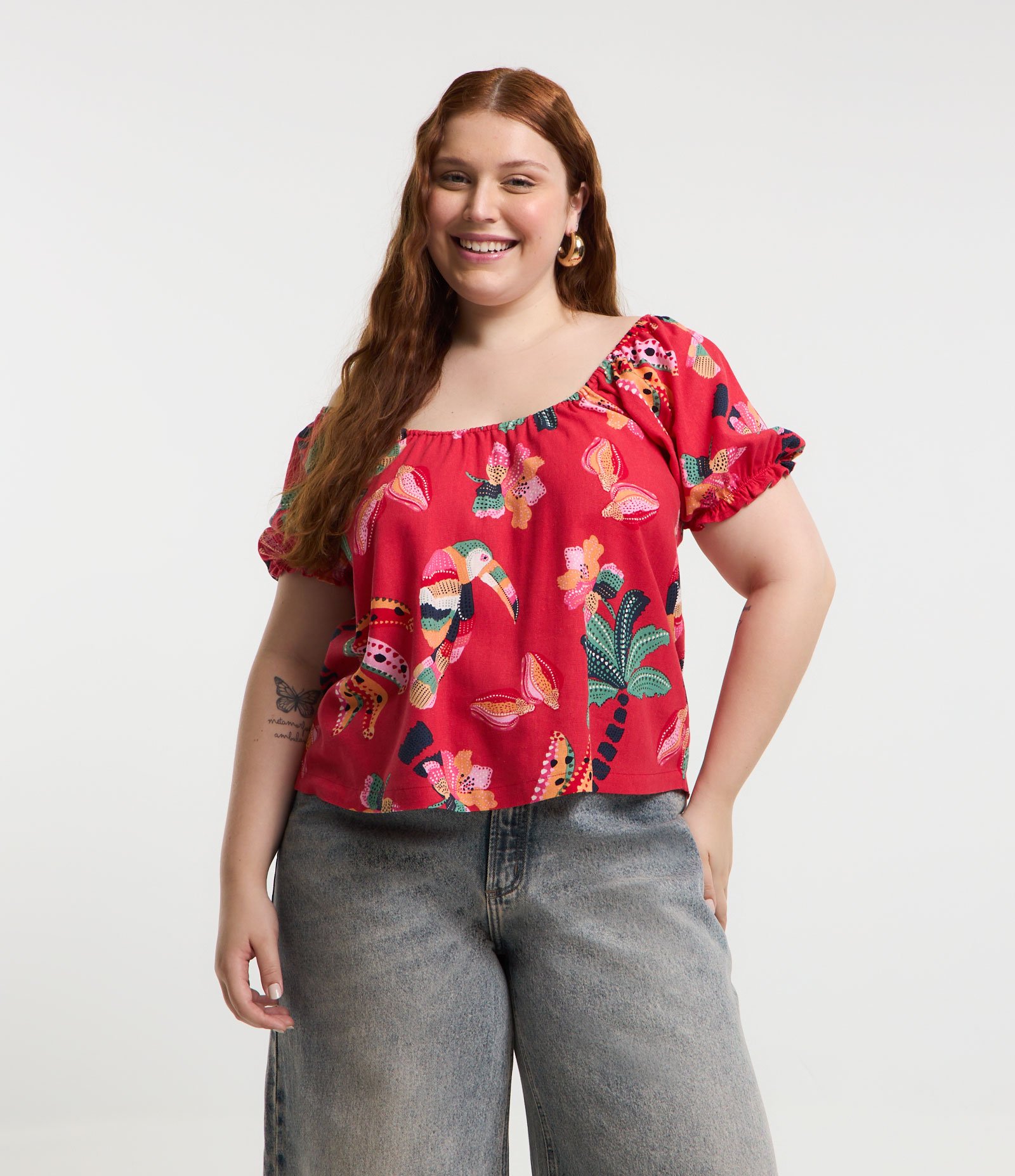 Blusa em Viscolinho com Manga Bufante e Estampa Folhagens Curve & Plus Size Vermelho 1