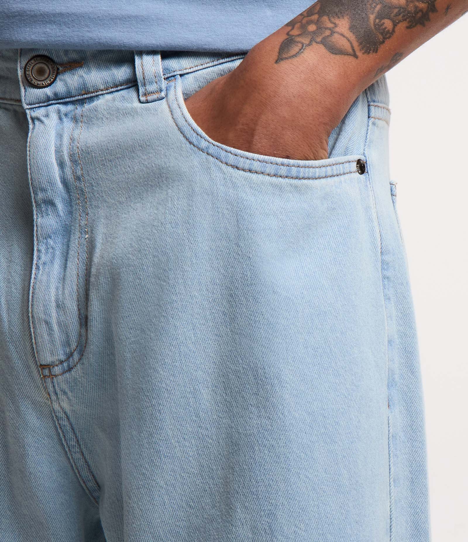 Calça Baggy em Jeans com Bolsos Azul Delave 4