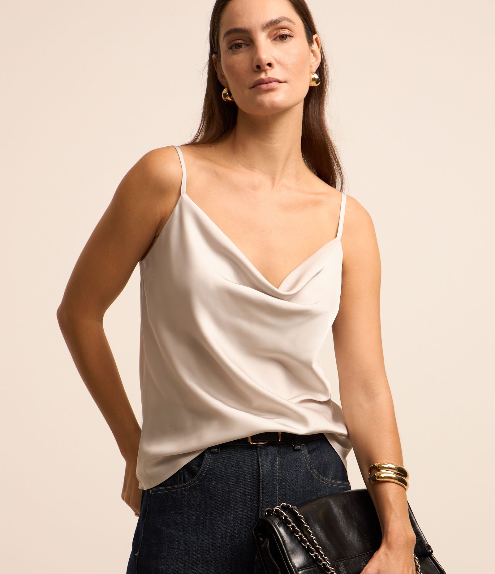 Blusa de Alcinha em Tecido Acetinado com Decote Degagê 1