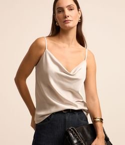 Blusa de Alcinha em Tecido Acetinado com Decote Degagê