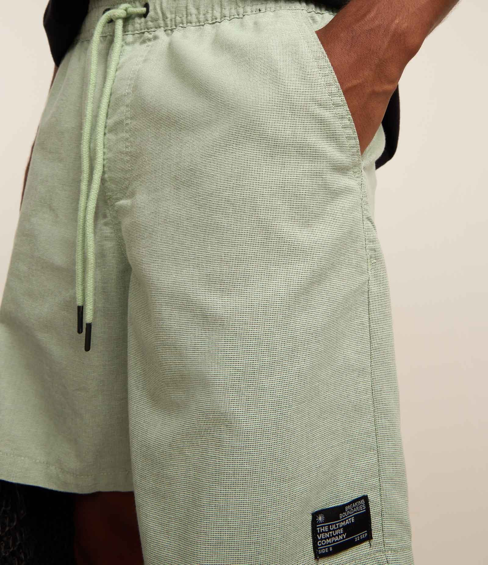 Bermuda Texturizada com Cós Elástico e Cordão para Ajuste Verde Claro 4