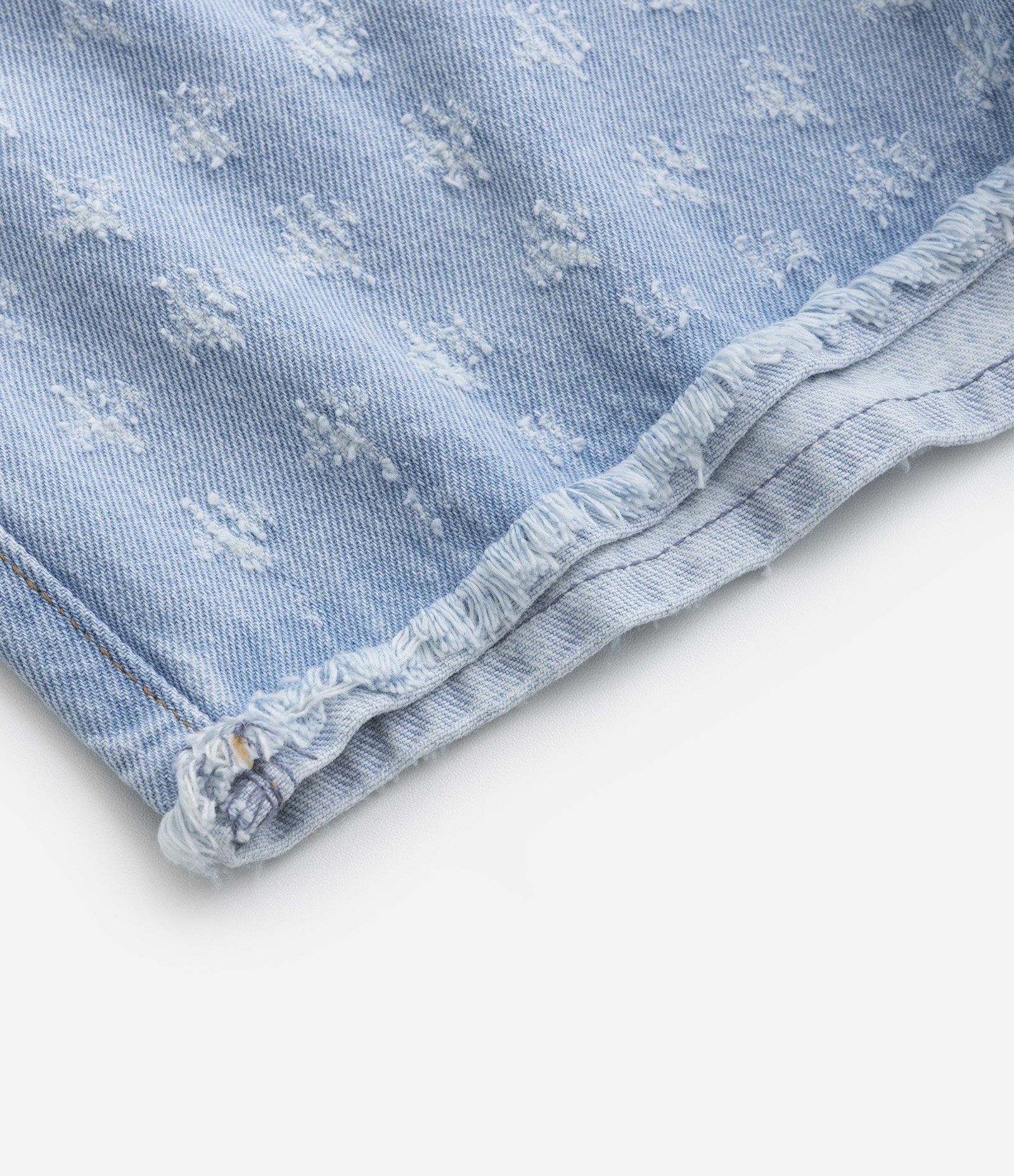 Short Infantil em Jeans com Puídos e Barra a Fio - Tam 5 a 14 Anos Azul 4