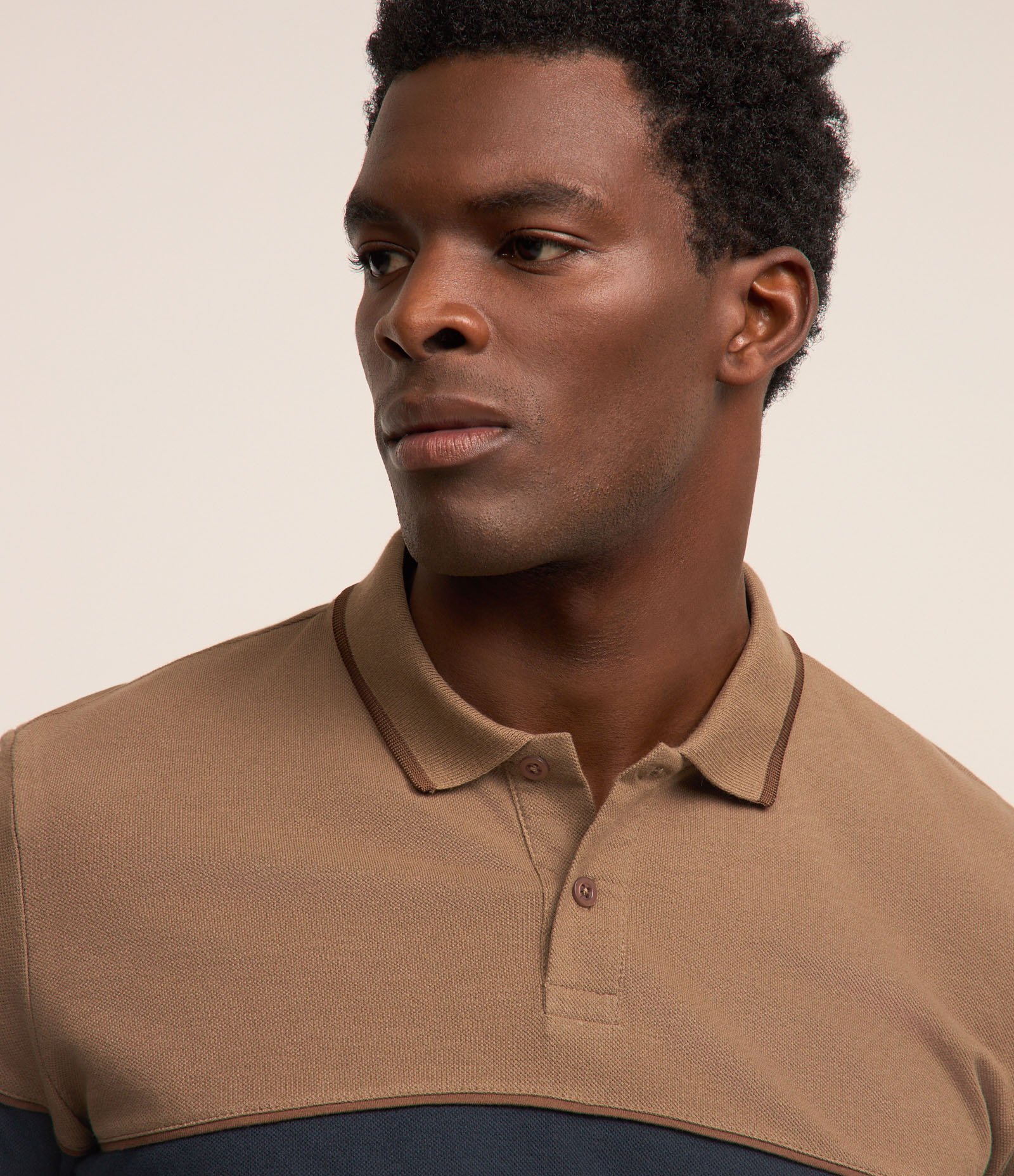 Camisa Polo Regular em Malha Piquet com Blocos de Cor e Friso Contrastante 3