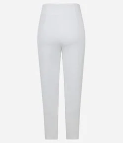 Calça Cenoura Alfaiatada com Botão Decorado no Cós